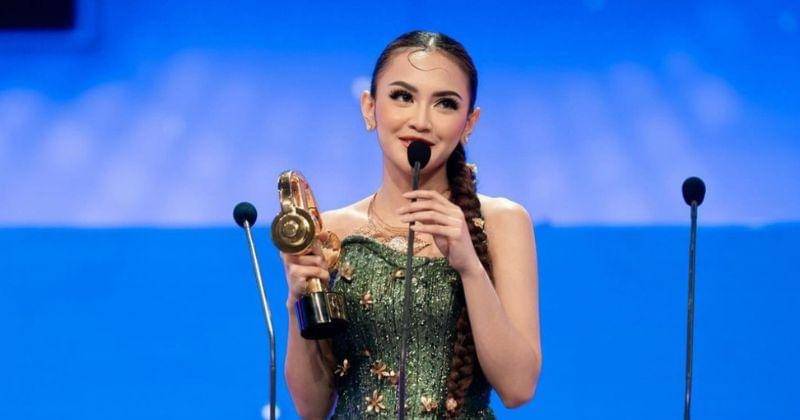 instagram.com/mahaliniraharja